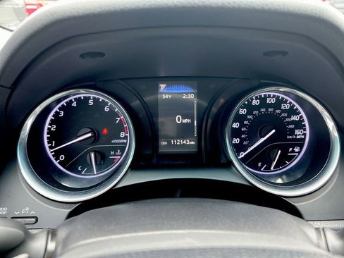 Used 2019 Toyota Camry SE w/ Carpet Mat Package image 11