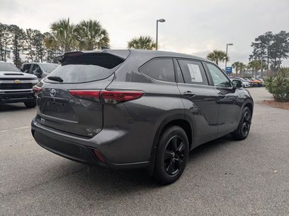 Used 2023 Toyota Highlander LE