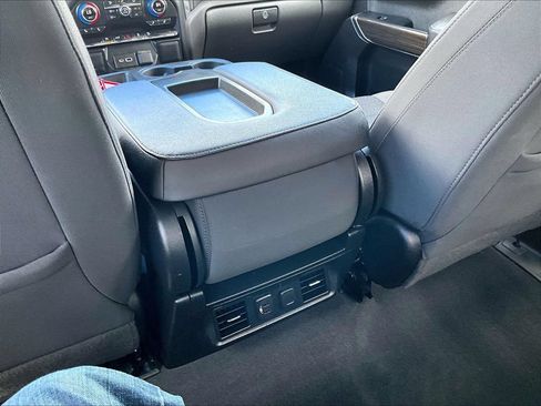 Used 2022 Chevrolet Silverado 1500 LT AWD/4WD image 12