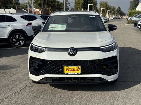 New 2026 Volkswagen Tiguan SE R-Line image 2