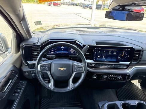 Used 2024 Chevrolet Silverado 1500 LT w/ Z71 Off-Road Package AWD/4WD image 13