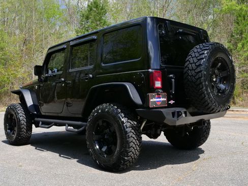 Used 2015 Jeep Wrangler Unlimited Sahara w/ Connectivity Group AWD/4WD image 7