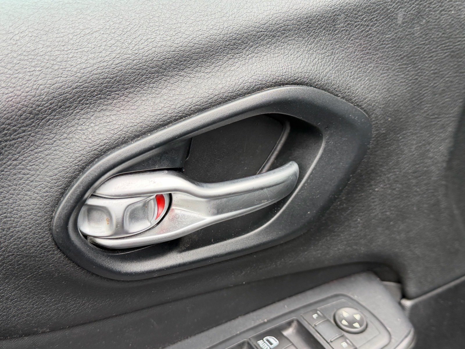 Used 2016 Jeep Cherokee 75th Anniversary FWD image 25