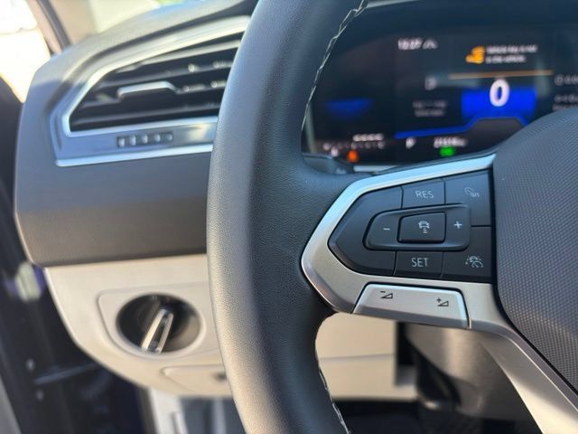 Used 2024 Volkswagen Tiguan SE AWD/4WD image 21