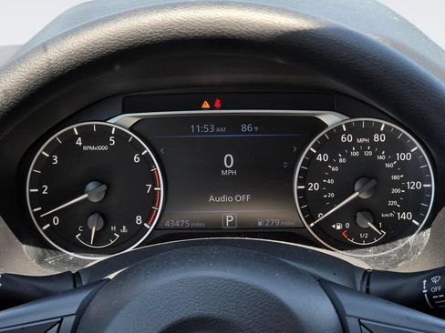 Used 2025 Nissan Altima 2.5 SV FWD image 15