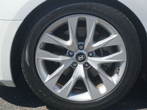 Used 2013 Hyundai Genesis 2.0T image 17