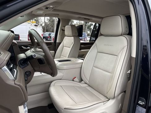 Used 2021 GMC Yukon XL Denali w/ Denali Premium Package image 11