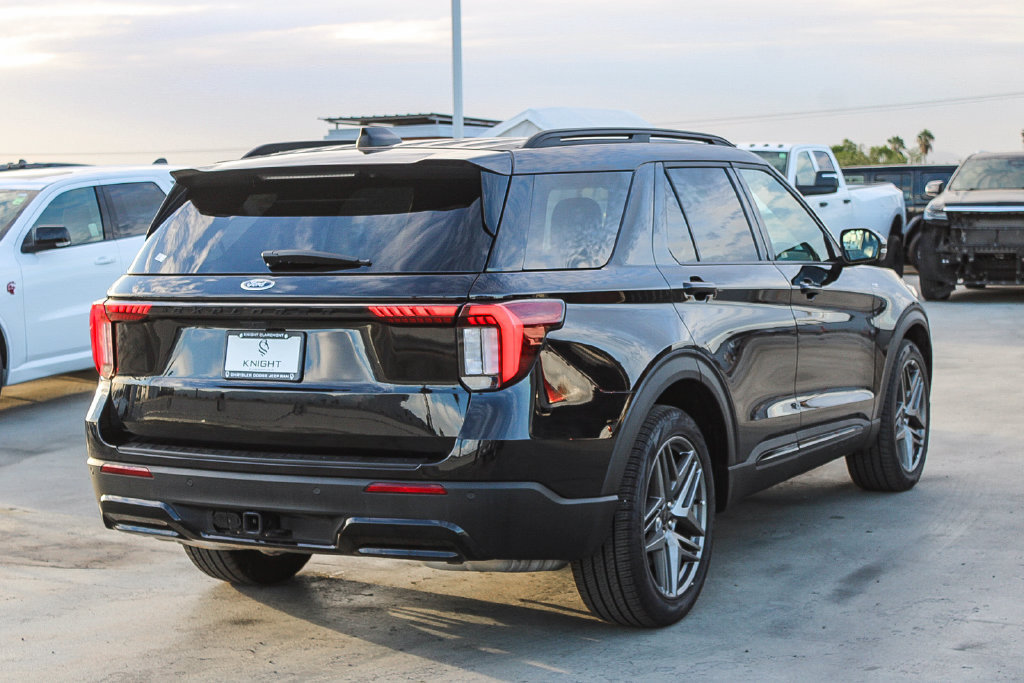Used 2026 Ford Explorer ST-Line w/ ST-Line Street Pack RWD image 9