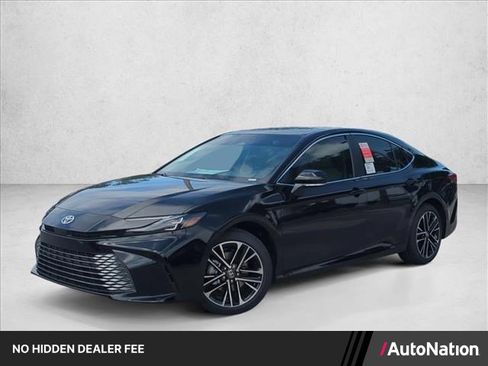 Used 2026 Toyota Camry XLE FWD image 1