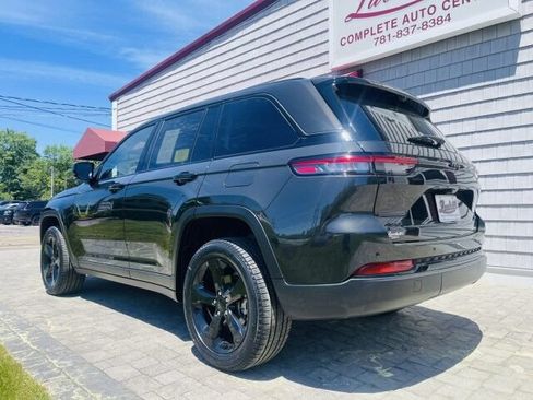 Used 2023 Jeep Grand Cherokee Limited w/ Luxury Tech Group II AWD/4WD image 7