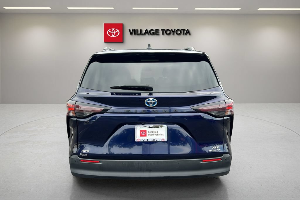 Certified 2024 Toyota Sienna XLE AWD/4WD image 4
