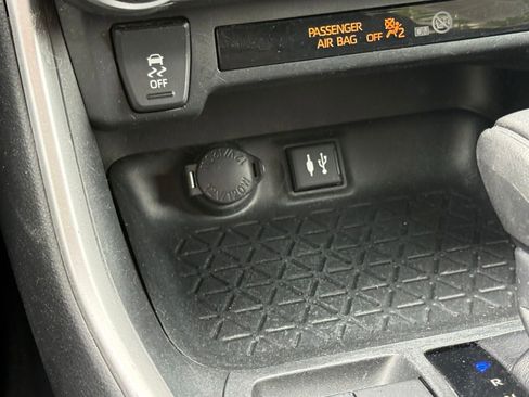 Used 2019 Toyota RAV4 LE w/ Carpet Mat Package FWD image 25