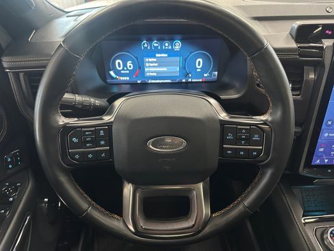 Used 2022 Ford Expedition Platinum image 17