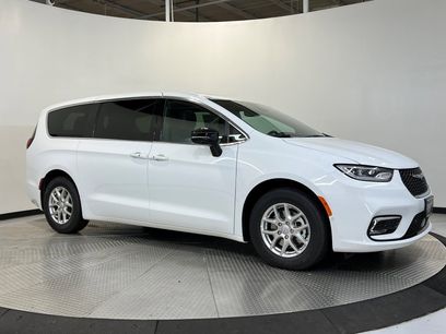 New 2026 Chrysler Pacifica Select