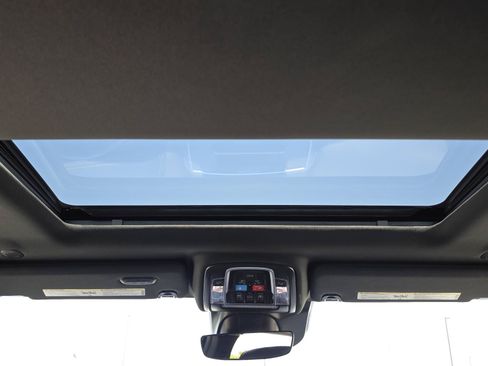 Used 2025 RAM 2500 Laramie AWD/4WD image 13