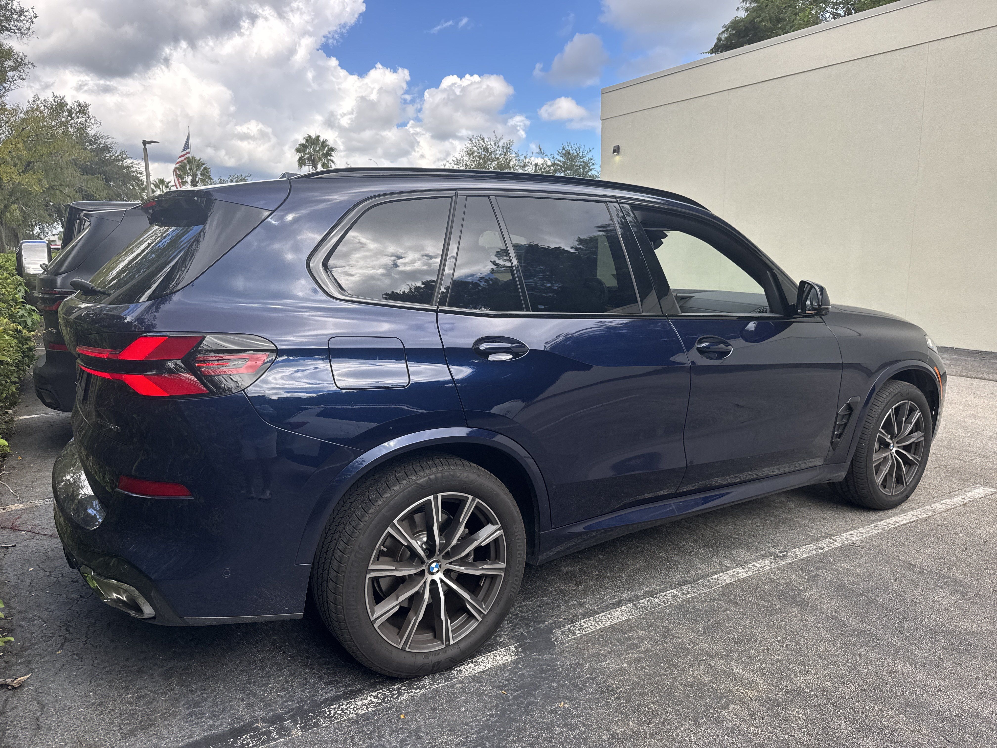 Used 2026 BMW X5 sDrive40i w/ M Sport Package RWD image 3