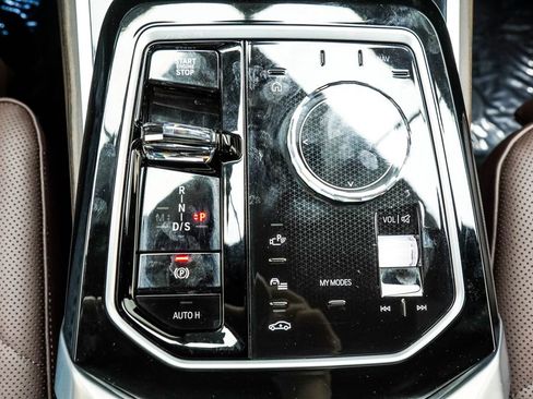 Used 2025 BMW 740i xDrive image 24