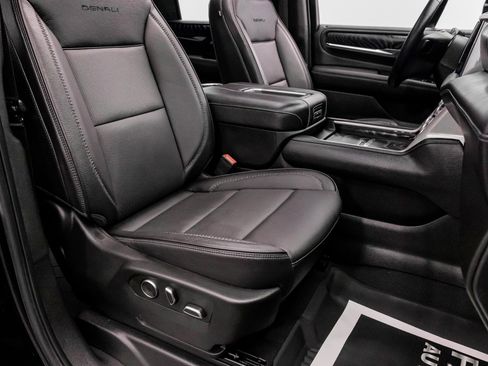 Used 2023 GMC Yukon Denali w/ Denali Reserve Package image 32