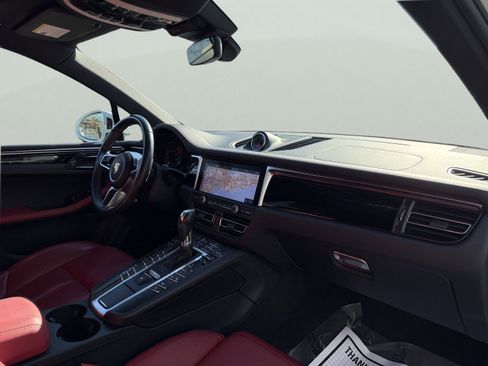 Used 2020 Porsche Macan image 46