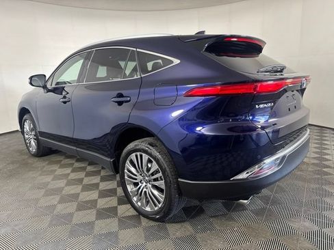 Used 2024 Toyota Venza XLE AWD/4WD image 6