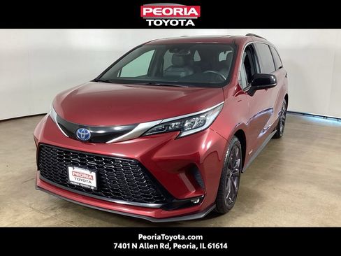 Used 2021 Toyota Sienna XSE FWD image 1