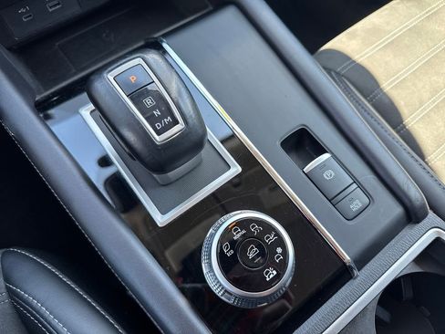 Used 2024 Mitsubishi Outlander SE AWD/4WD image 41