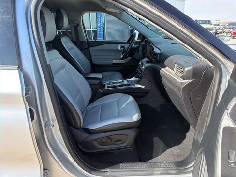 Used 2021 Ford Explorer XLT w/ Equipment Group 202A image 28