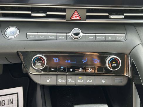 Used 2023 Hyundai Elantra Limited image 23