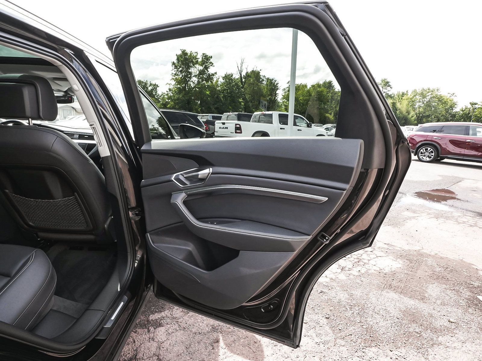 Used 2024 Audi Q8 e-tron Premium AWD/4WD image 12