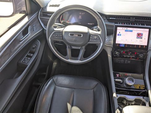 Used 2023 Jeep Grand Cherokee L Limited w/ Black Appearance Package image 17