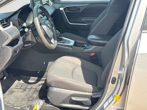 Used 2021 Toyota RAV4 LE AWD/4WD image 13