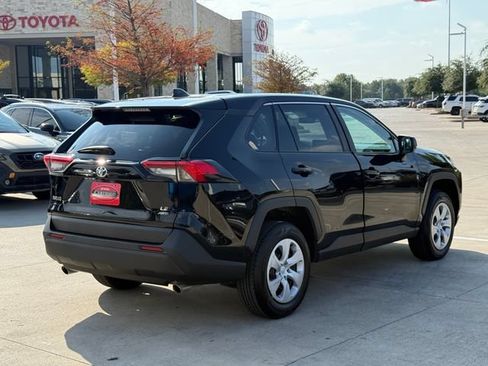 Used 2025 Toyota RAV4 LE AWD/4WD image 5