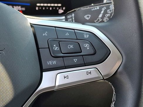 Used 2025 Volkswagen Taos SE image 18