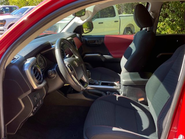 Used 2022 Toyota Tacoma SR5 w/ Technology Package RWD image 11
