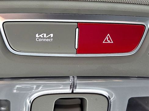 Used 2024 Kia Telluride S w/ S Sunroof Package FWD image 22