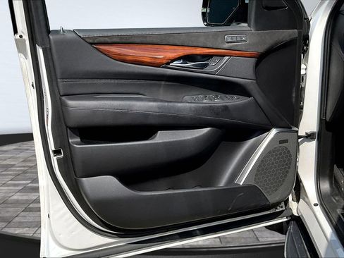 Used 2019 Cadillac Escalade Luxury w/ LPO, Radiant Package AWD/4WD image 22