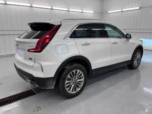 Used 2024 Cadillac XT4 Premium Luxury w/ Technology Package FWD image 6