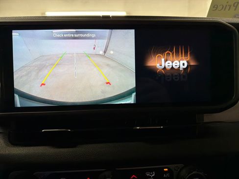 Used 2024 Jeep Wrangler Unlimited AWD/4WD image 26