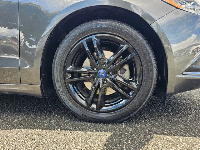 Used 2018 Ford Fusion SE w/ Fusion SE Technology Package FWD image 9
