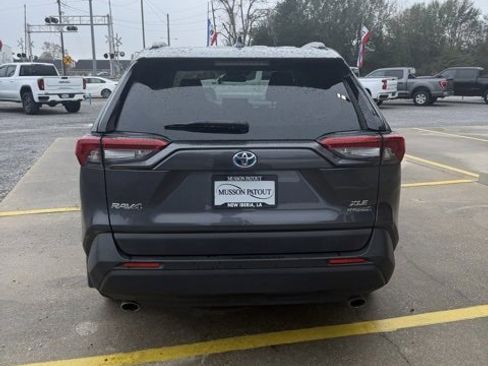 Used 2020 Toyota RAV4 XLE image 5