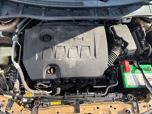 Used 2013 Toyota Corolla LE FWD image 30