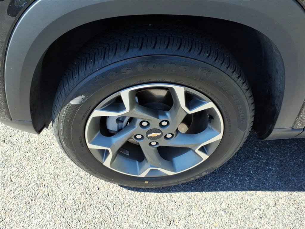 Used 2025 Chevrolet Trax LT FWD image 9