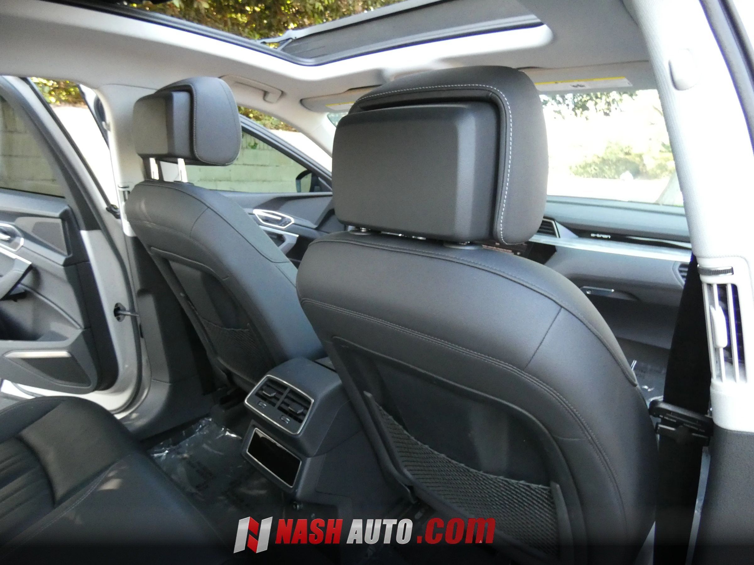 Used 2022 Audi e-tron Premium Plus w/ Premium Plus Package AWD/4WD image 42