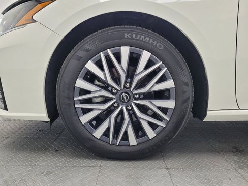 Used 2025 Nissan Altima 2.5 SV FWD image 31