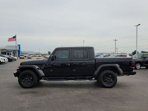 Used 2023 Jeep Gladiator Sport AWD/4WD image 3