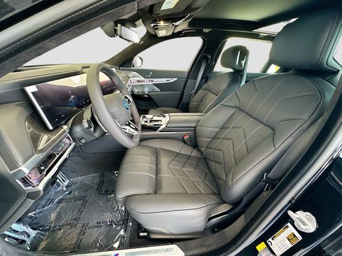New 2026 BMW i7 M70 AWD/4WD image 18