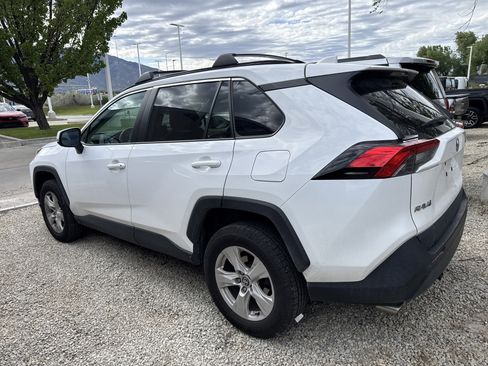 Used 2021 Toyota RAV4 XLE w/ Convenience Package AWD/4WD image 5