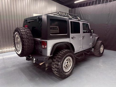 Used 2016 Jeep Wrangler Unlimited Rubicon w/ Connectivity Group image 3