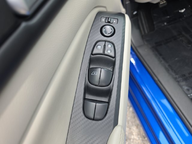 Used 2025 Nissan Altima 2.5 SV FWD image 14