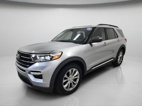 Used 2021 Ford Explorer XLT w/ Equipment Group 202A AWD/4WD image 3